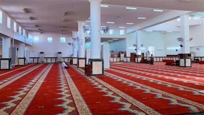 رواد المساجد يشيدون بقرار الحكومة السماح بصلاة عيد الفطر في المساجد التي تقام بها الجمعة