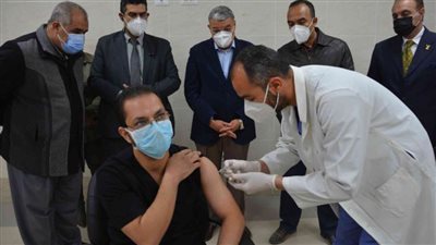 التوسع في مراكز التطعيم بلقاح فيروس كورونا بالمنيا وإتاحته بالمنشآت الخدمية ولعمال النظافة