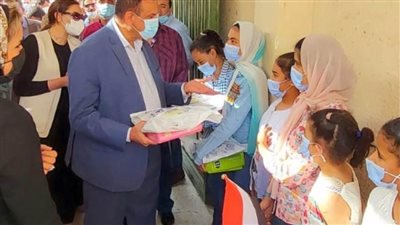 محافظ البحيرة يتفقد دور الرعاية الاجتماعية بالأبعادية بدمنهور ويقدم الهدايا للأطفال 