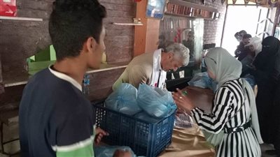 فريق التواصل المجتمعي يواصل نشر الوعي في الأسواق والتجمعات بالعريش