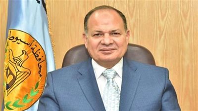 محافظ أسيوط يوجه بتكثيف حملات المرور على المستشفيات والتعقيم والنظافة