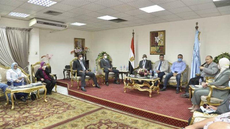 محافظ أسيوط يلتقي