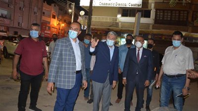 محافظ المنيا يقود حملة لمتابعة الالتزام بمواعيد الغلق الجديدة وغلق مقهى والتحفظ على سيارة أجرة
