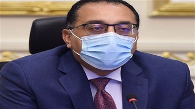 رئيس الوزراء يستعرض تقريرا عن جهود إزالة ونقل نواتج تطهير المجاري المائية