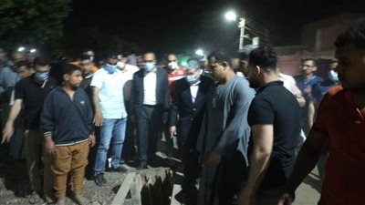 محافظ المنيا يتابع تداعيات حادث سقوط عمال بغرفة صرف صحي 