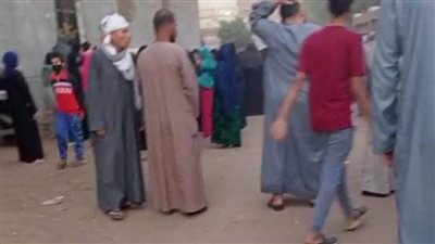   أهالي صفانية بالمنيا يشيعون جثامين 6 أشخاص بينهم شقيقان. 