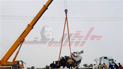 انقلاب سيارة محملة بمواد بترولية على الطريق الدولي الساحلي بكفر الشيخ