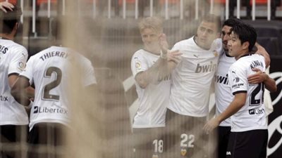 فالنسيا يهزم بلد الوليد بثلاثية نظيفة في الدوري الإسباني لكرة القدم