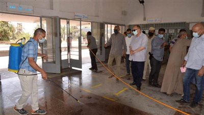 محافظ أسيوط يتفقد تطهير وتعقيم محطة السكة الحديد بصدفا