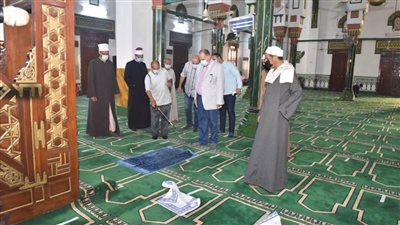 محافظ أسيوط يتفقد أعمال تعقيم وتطهير دور العبادة ومحطات الأتوبيس والبنوك