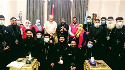 أسقف البحر الأحمر وكهنة مدينة الغردقة يتلقون الجرعة الأولى للقاح كورونا