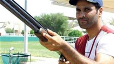 وزير الرياضة يهنئ لاعب الرماية 