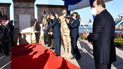 الرئيس السيسي يفتتح مشروعات تنموية بهيئة قناة السويس
