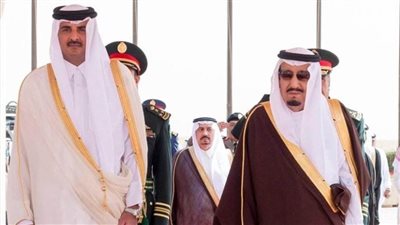 الملك سلمان يتلقى اتصالاً هاتفيًا من أمير قطر