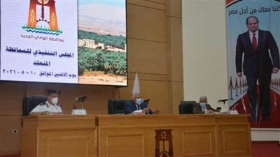 فرق عمل لتركيب قطع مياه الشرب الموفرة في المنازل بالوادي الجديد