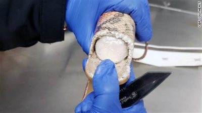 عاجل| فتاة تخفي الهيروين بمكان لم يخطر على 