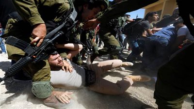 جيش الاحتلال يبرر جرائمه ضد الفلسطينيين