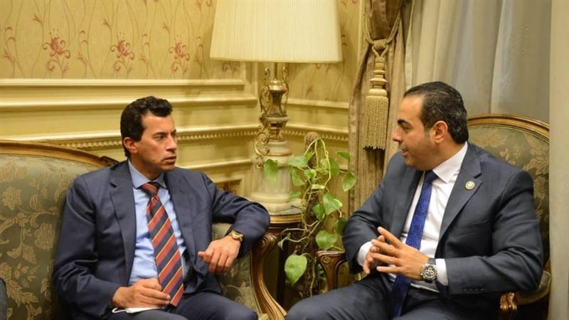 وزير الرياضة يزور