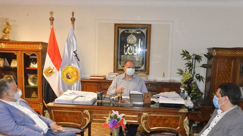 محافظ أسيوط خلال