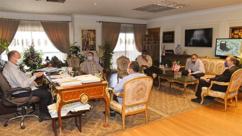 محافظ أسيوط يلتقي