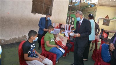 محافظ القليوبية يشارك الأطفال الأيتام والمسنين فرحتهم بعيد الفطر