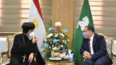 وفد كنسي يهنئ محافظ الشرقية بعيد الفطر المبارك 