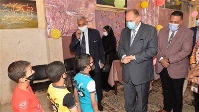 محافظ أسيوط يزور دور الأيتام ويشارك الأطفال فرحتهم بعيد الفطر المبارك