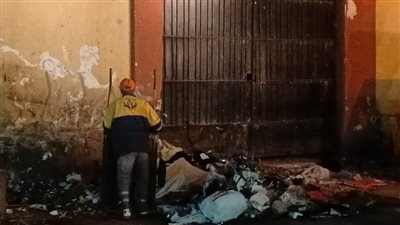 حي غرب يقود حملة نظافة مسائية مكبرة بمنطقة مينا البصل