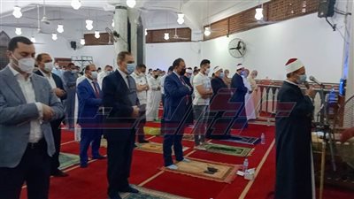 محافظ كفر الشيخ ونائبه يؤديان صلاة عيد الفطر  بمسجد الإستاد الرياضى