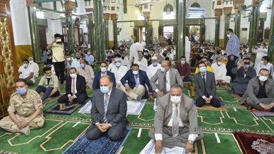 محافظ أسيوط يؤدي صلاة عيد الفطر المبارك بمسجد ناصر