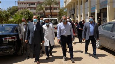محافظ أسيوط يتفقد سير العمل بمركز تطعيم المواطنين بلقاح كورونا بمستشفى الإيمان العام