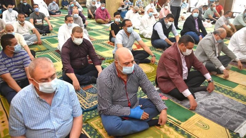 محافظ البحيرة يؤدى