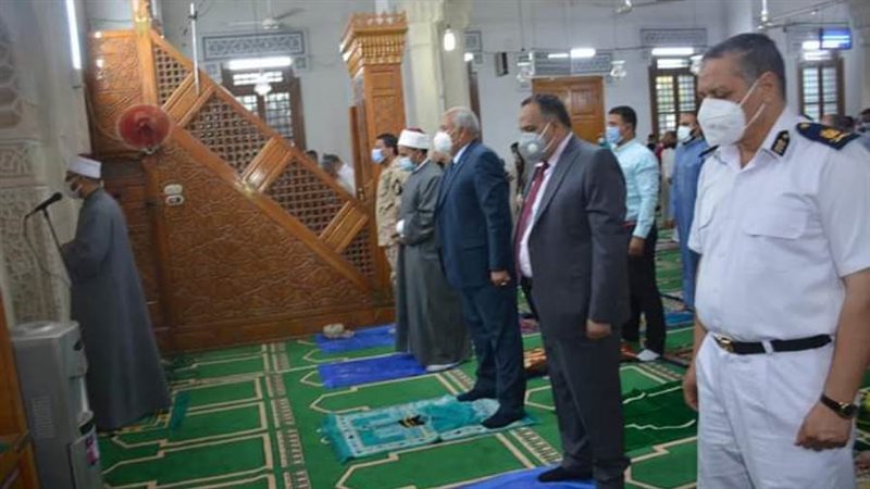 الزملوط يؤدي صلاة