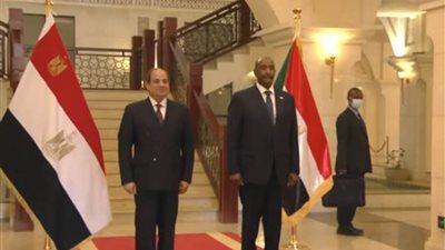 السيسي يعرب عن تطلع مصر لتعزيز العلاقات مع السودان على المستوى الأمني والعسكري والاقتصادي