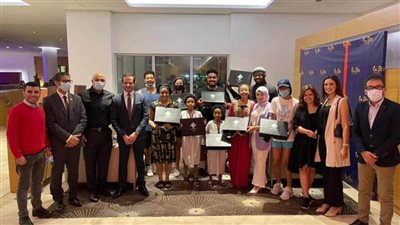 تنسيقية شباب الأحزاب والسياسيين تودع الأمريكية جلوريا بعد تحقيق حلمها بزيارة مصر