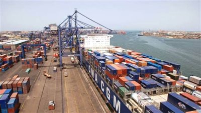 تداول 27 سفية بضائع عامة وحاويات بموانىء بورسعيد 