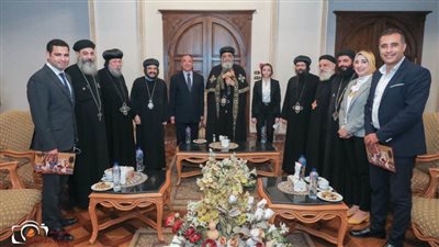  البابا تواضروس يلتقي محافظ الاسكندرية ومجلس الأمانة العامة للمستشفيات 