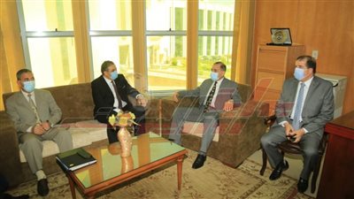  تكثيف الاعتماد على التعليم الإلكتروني