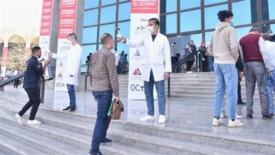 اليوم.. رئيس الوزراء يشهد تطعيم المواطنين ضد فيروس كورونا بأرض المعارض 