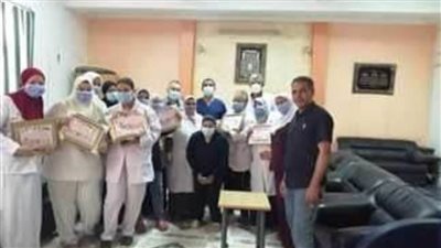 بعد تعافيهم من كورونا وعودتهم للعمل تكريم أطقم تمريض عزل مغاغة 