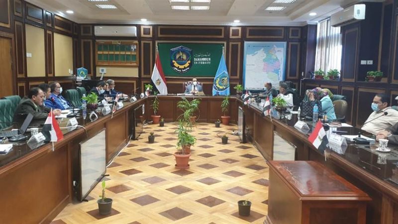 جامعة دمنهور تناقش