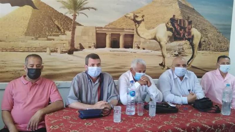 النيلي يلتقي ومديري