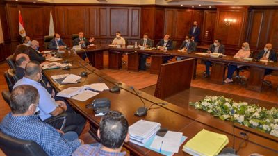 محافظ الإسكندرية يناقش أعمال رفع كفاءة منظومة النظافة