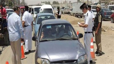 سحب 5356 رخصة سيارة لعدم تركيب الملصق الإلكتروني