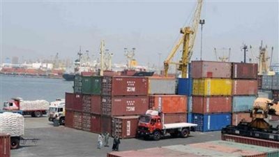 تفريغ 8510 طن رخام بميناء غرب بورسعيد.. وتداول 281 شاحنة 