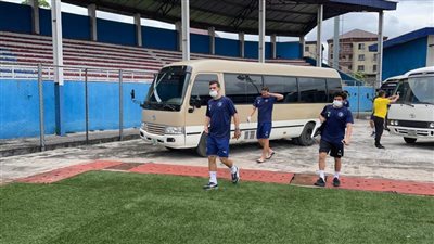 بعثة بيراميدز تصل ملعب أنيمبا لخوض المران الأخير