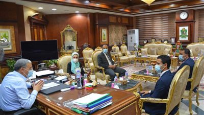 محافظ المنيا يستقبل متدربي البرنامج الرئاسي لتأهيل الشباب للقيادة