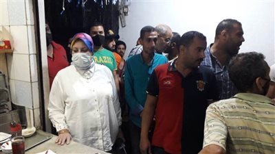 رئيس حي غرب الإسكندرية تقود حملة مسائية مكبرة على الأسواق والمقاهي والمحلات