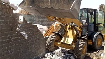 على مساحة 200 متر.. إزالة حالة تعدٍّ على الأراضي الزراعية بسوهاج