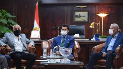 اللجنة الجديدة المكلفة بإدارة نادي الزمالك تتسلم عملها بشكل رسمي